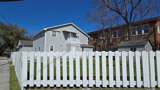 Building Photo - 421 Sidney St