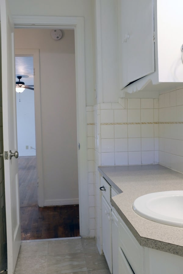 Bathroom with original tile - 718 Cordell St