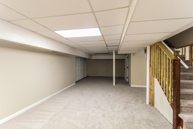 Building Photo - 4806 Castlewood Dr SW