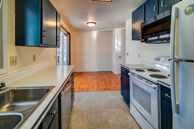 Building Photo - 12 Brompton Cir