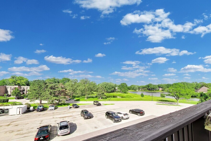 Building Photo - 1440 Stonebridge Cir