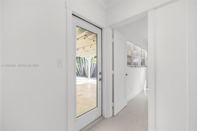 Building Photo - 1627 Moffett St