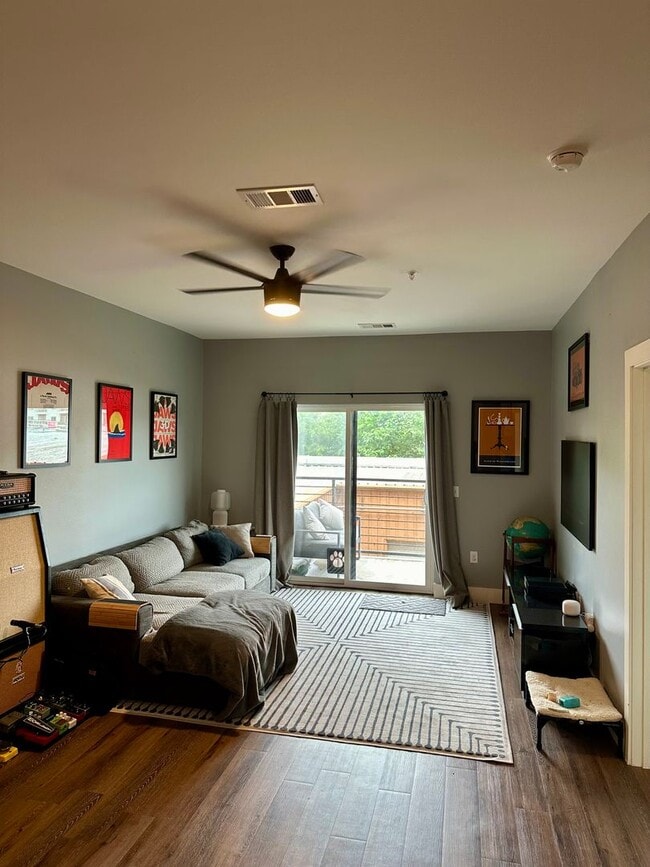 Building Photo - Beautiful Condo - North Burnet Road!