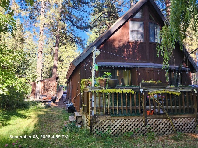 Building Photo - 493 Brassie Ave