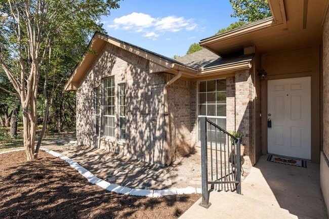 Building Photo - 7704 Plateau Cove