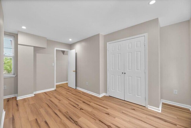 Building Photo - 2042 E Fayette St