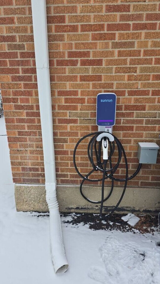 Building Photo - 207 N Beverly St