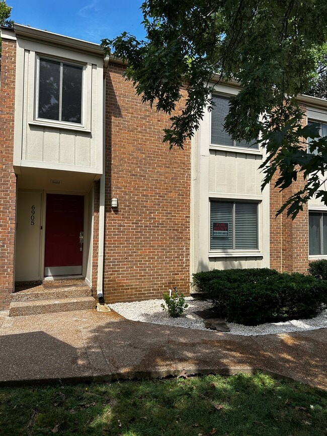 Building Photo - 6905 Highland Park Dr