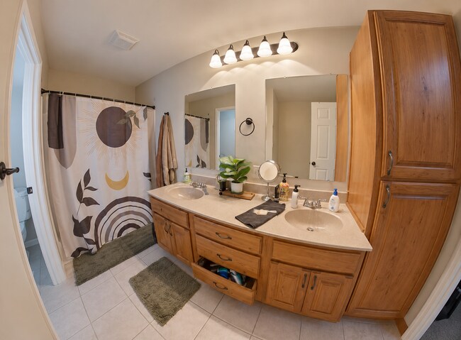 Building Photo - 3D Tour Available-HUGE Bedrooms + 2-Car Garage + Pet Friendly + Washer and Dryer Included! Availa...