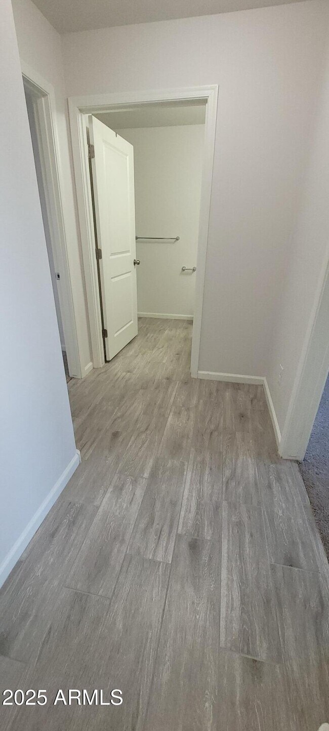 Building Photo - 640 Vista Del Rio Ct