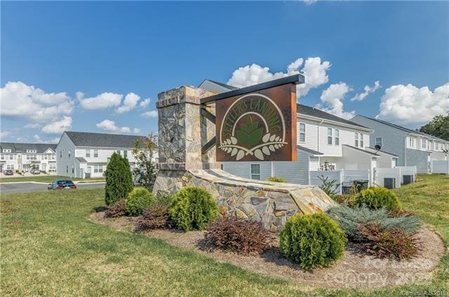Building Photo - 388 Halton Crossing Dr SW