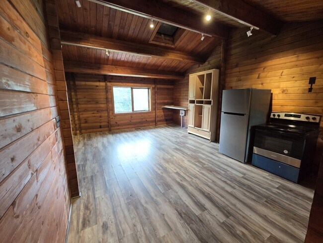 Building Photo - 15 Woodard Rd
