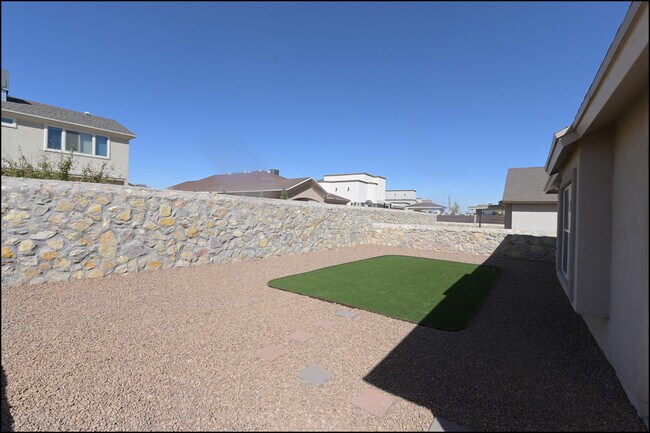 Building Photo - 3131 Red Orchard Dr