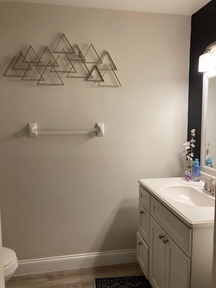 Building Photo - 313 Dirksen Dr