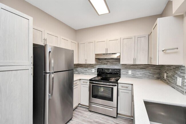 Building Photo - 3225 Woodland Park Dr