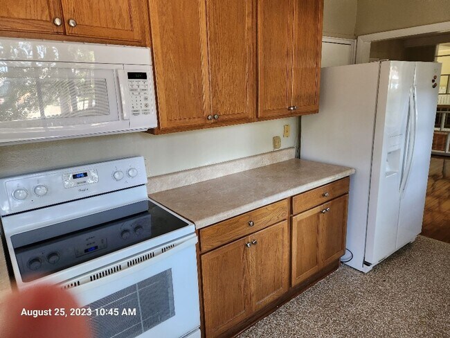 Building Photo - Back on Market!