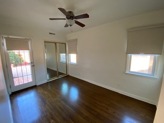 Building Photo - 1558 S Carmelina Ave