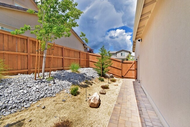 Building Photo - Gorgeous Home