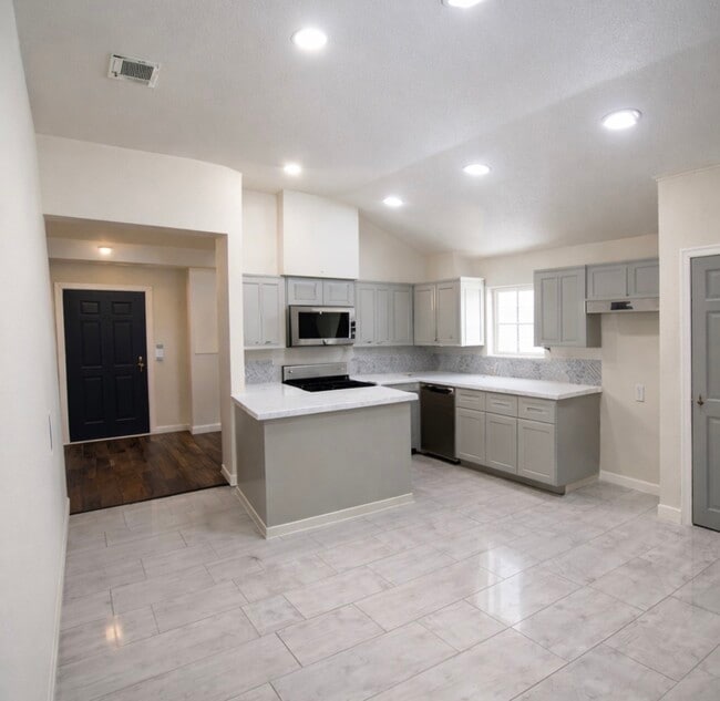 Building Photo - 1035 Auburn View Ln