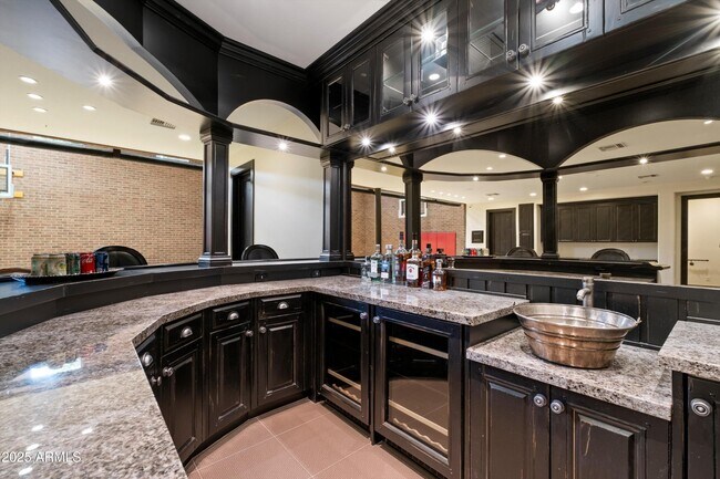 Building Photo - 8515 E Sutton Dr