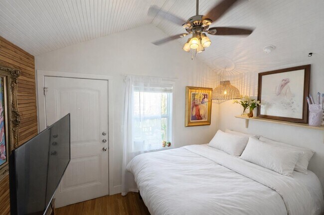 Building Photo - 3502 E 12th St