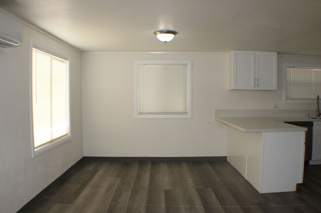Building Photo - Charming 2-Bed, 1-Bath Home in Boron