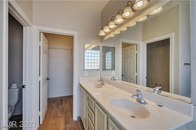 Building Photo - 10966 Positano St