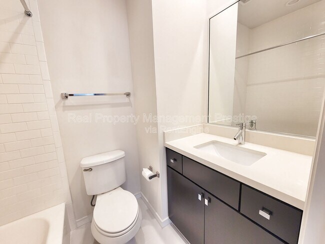 Building Photo - 1324 Delano St