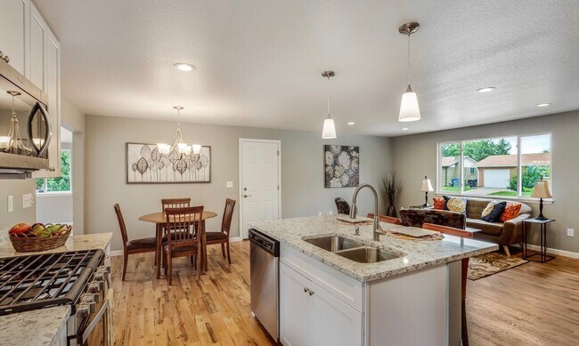 Building Photo - Modern 3 Bedroom 1 Bath Near Downtown Longmont!