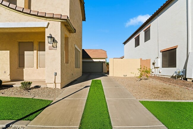 Building Photo - Beautiful 3-bedroom, 2-bathroom residence in the lively city of Mesa, Arizona!