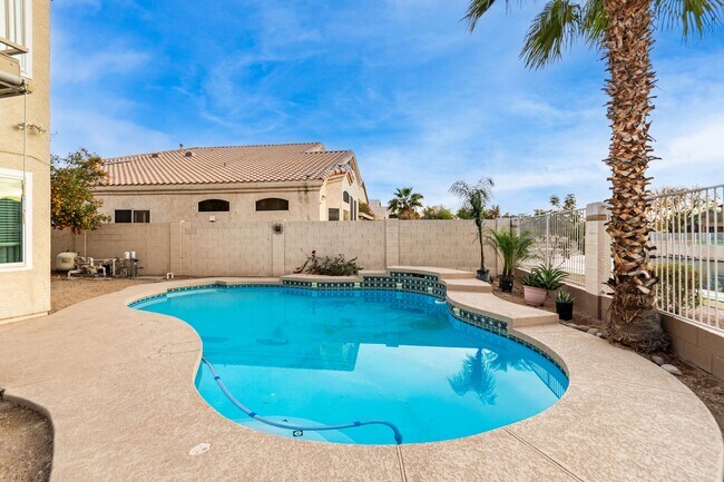 Building Photo - 4 bedoom home with private pool