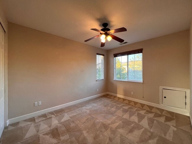 Building Photo - Large Home located in the Gated Community of Dorado in S. Reno