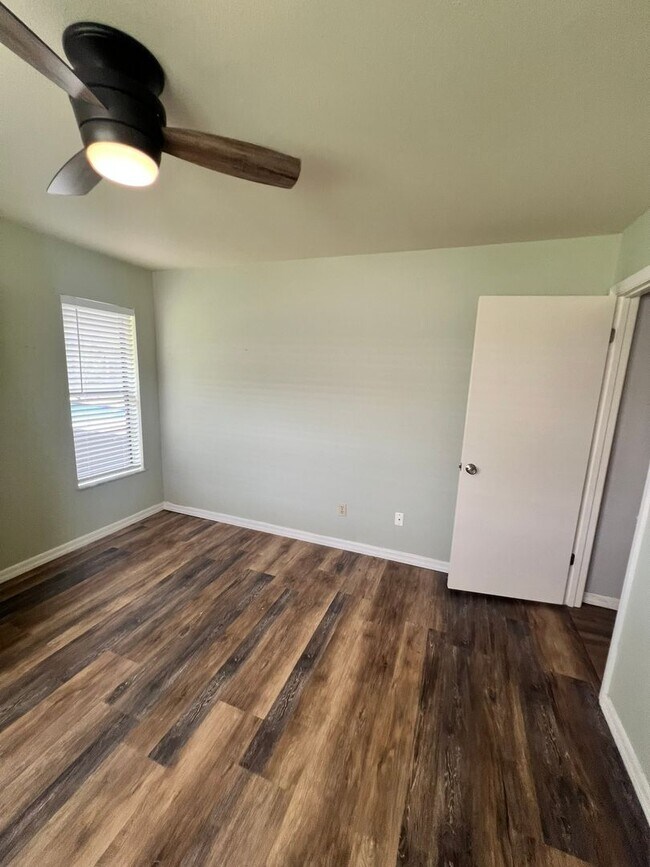 Building Photo - BEAUTIFUL 3 BEDROOM POOL HOME IN SANDPIPER...