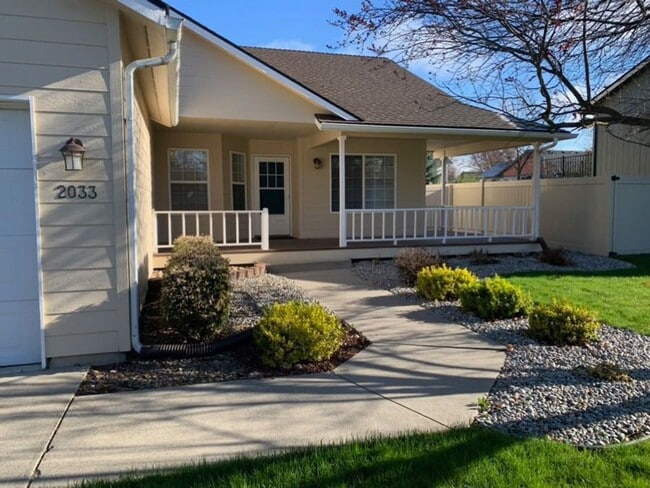 Building Photo - Beautiful home in Coeur D Alene place