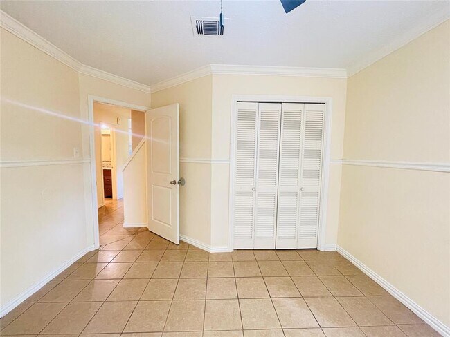 Building Photo - 2503 Radcliffe Dr