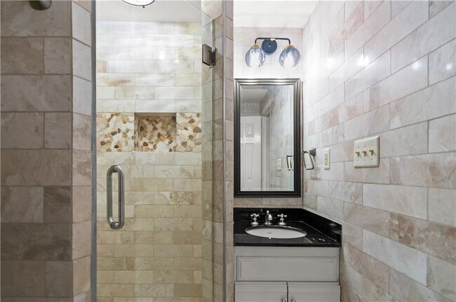 Building Photo - 2840 Peachtree Rd NW