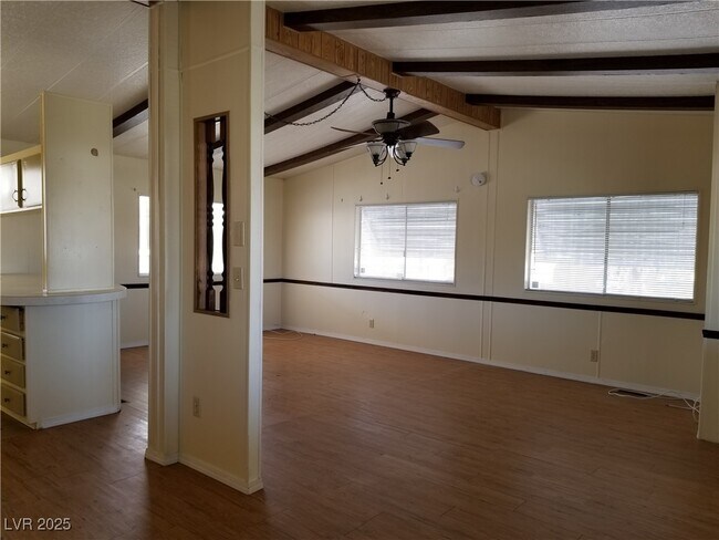 Building Photo - 252 Navajo Dr