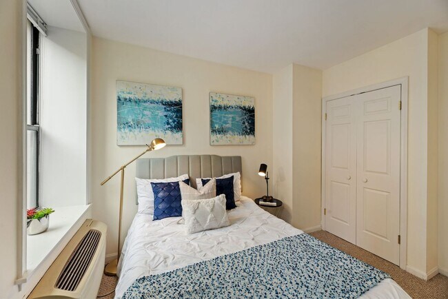 Building Photo - Kalorama Two Bedroom Duplex on Quiet Street! Private Patio/Decorative Fireplace & More!