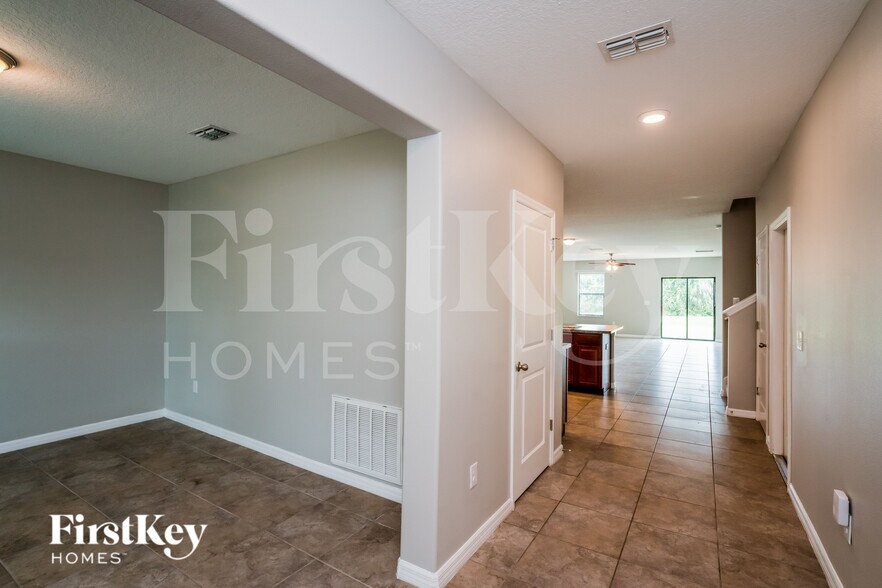 Building Photo - 9627 Sage Creek Dr