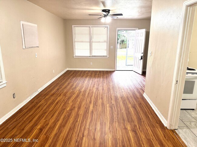 Building Photo - 763 Gardenia Ln