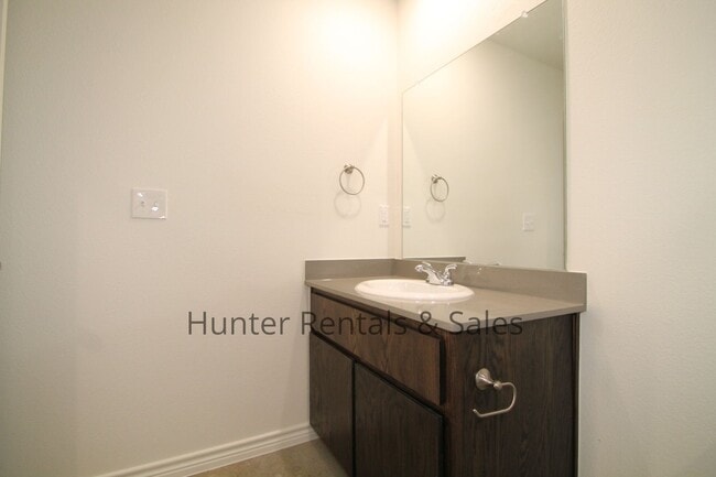 Building Photo - Modern Newer Duplex off Warrior's Path in Harker Heights