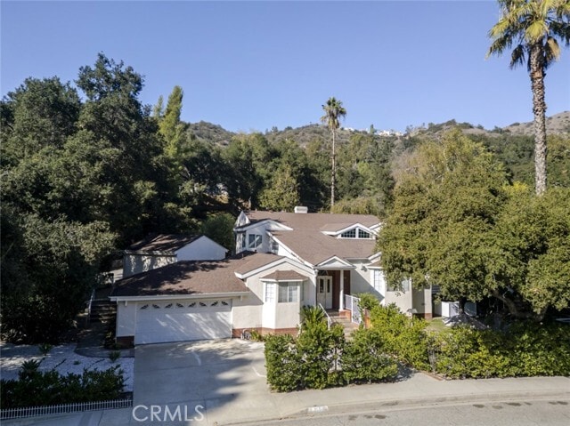 Building Photo - 2255 E Chevy Chase Dr