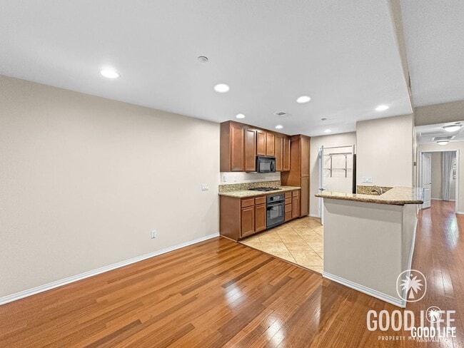 Building Photo - Gorgeous 2 Bed/2 Bath Condo in a Quiet, Charming Community! $500 off the first month's rent if yo...