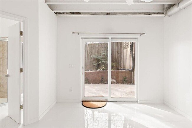 Building Photo - 5 Krog St NE