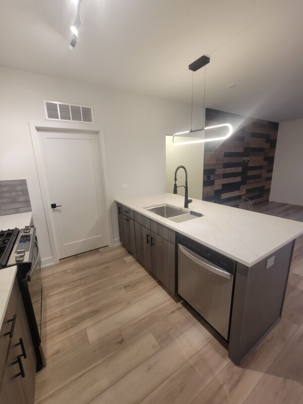 Building Photo - 302 W Liberty Dr