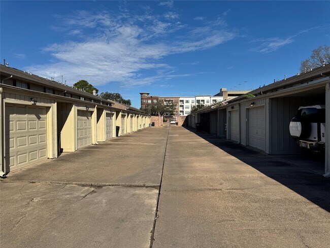 Building Photo - 2041 Winrock Blvd