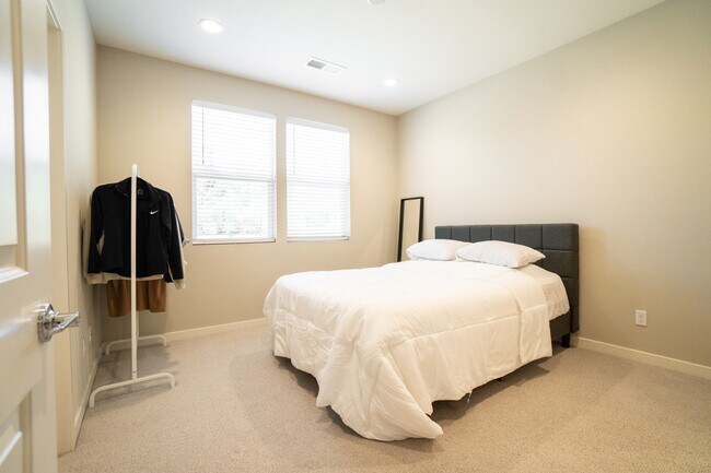 Building Photo - 2516 S Escondido Blvd