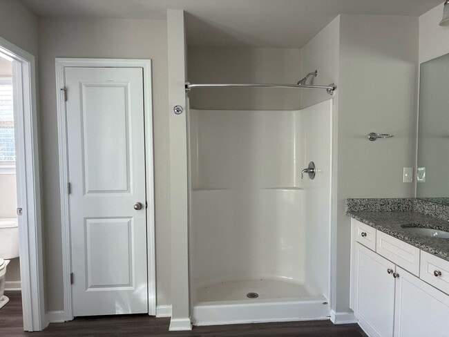 Building Photo - Lovely 3 bedroom 2 bath in Brookdale at Lo...