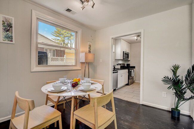 Dining Area - 3324 Gumwood Dr