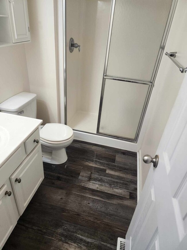 Building Photo - Spacious Three Bedroom!